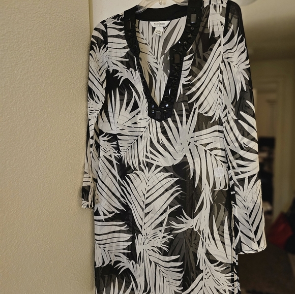 Black & White House Tops - BLACK & WHITE TOP